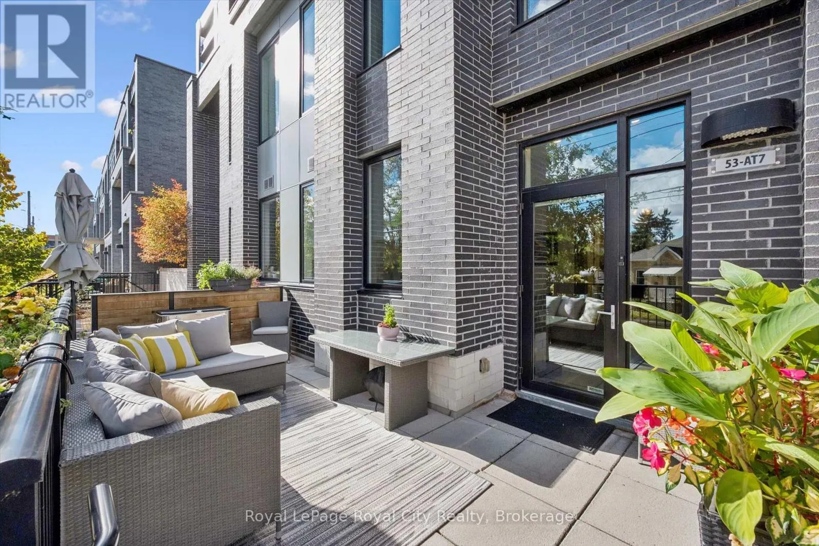 AT7 - 53 ARTHUR STREET S #AT7