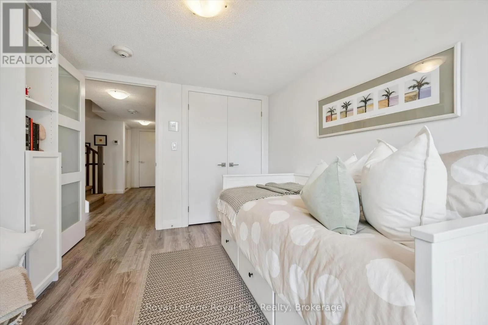 AT7 - 53 ARTHUR STREET S #AT7