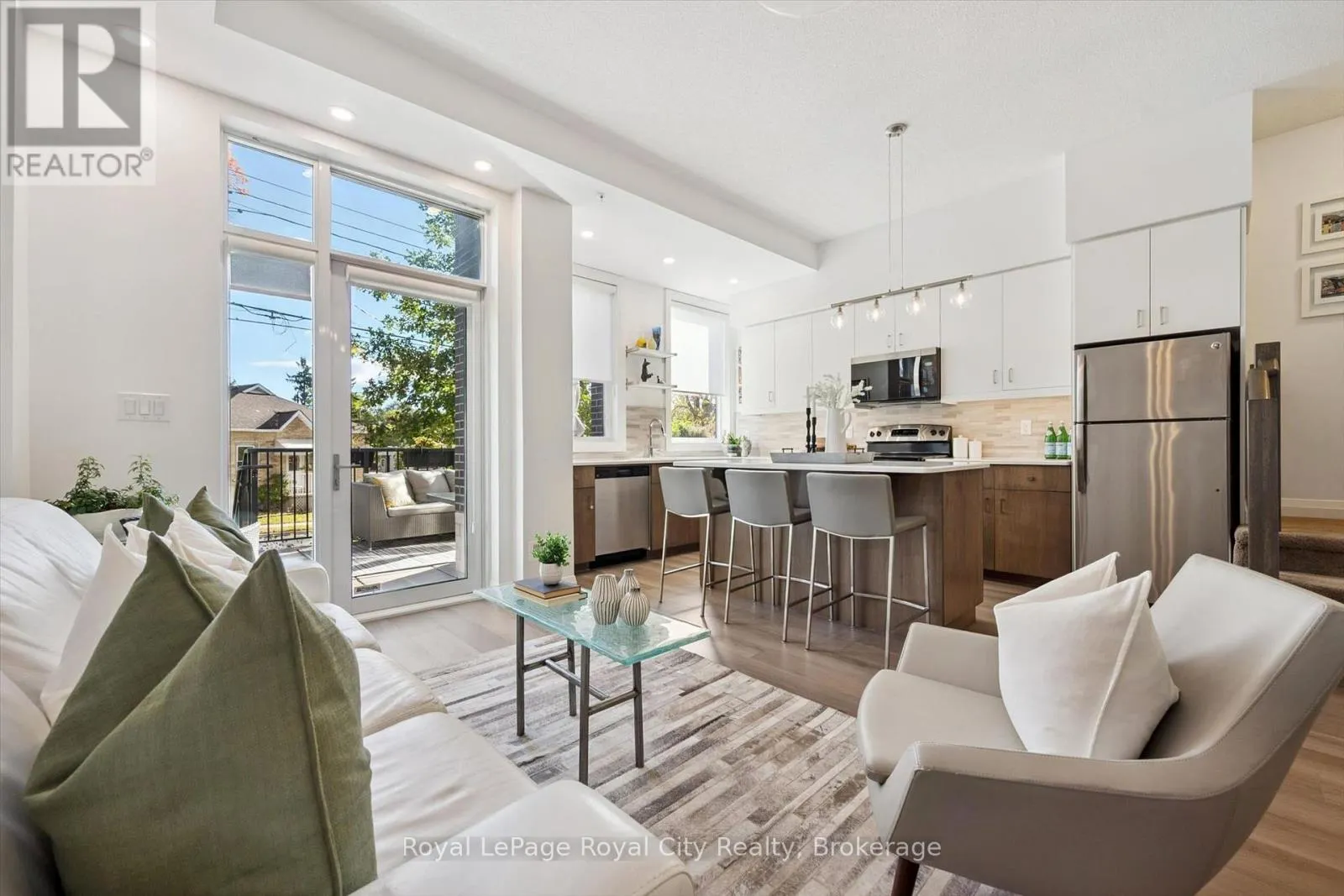 AT7 - 53 ARTHUR STREET S #AT7