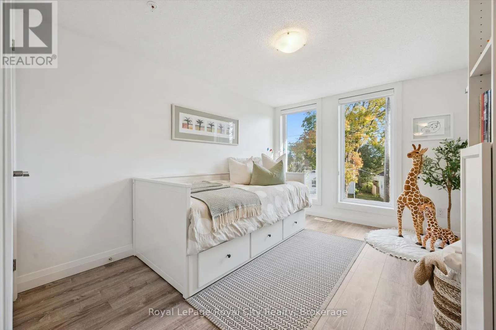 AT7 - 53 ARTHUR STREET S #AT7