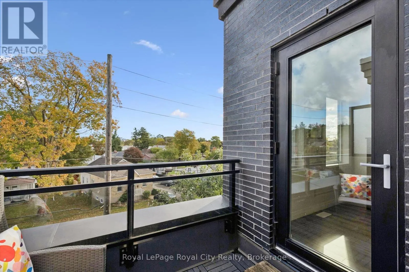 AT7 - 53 ARTHUR STREET S #AT7