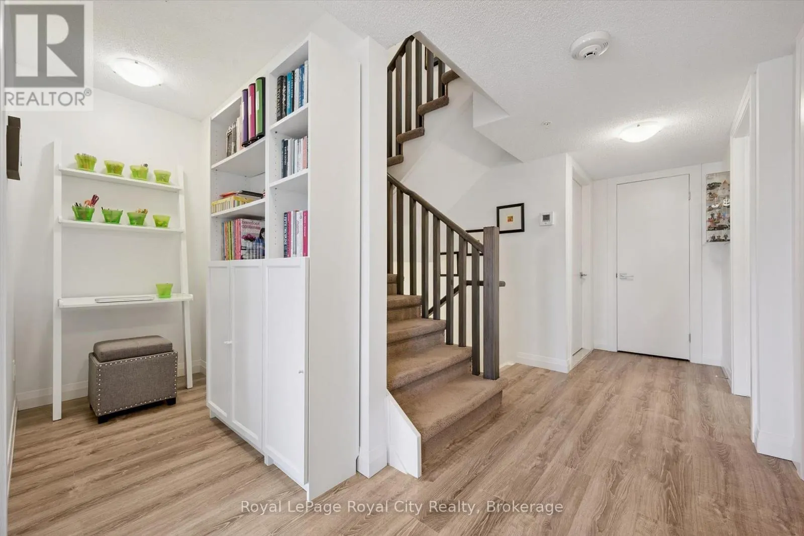 AT7 - 53 ARTHUR STREET S #AT7