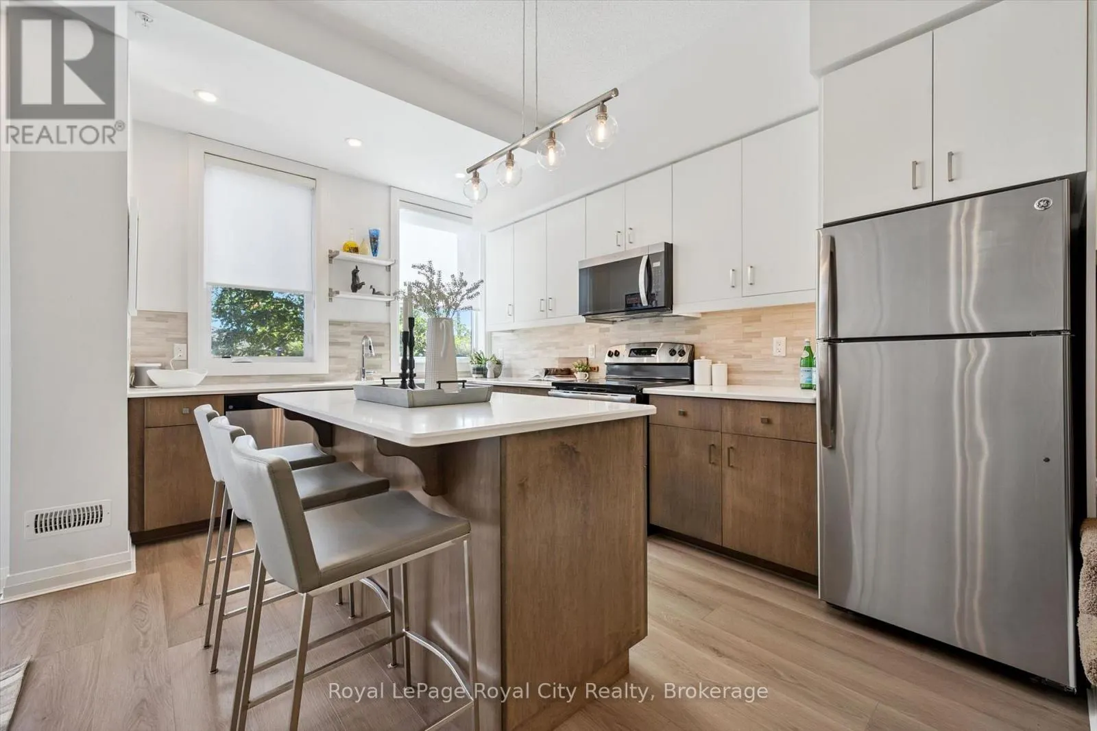 AT7 - 53 ARTHUR STREET S #AT7