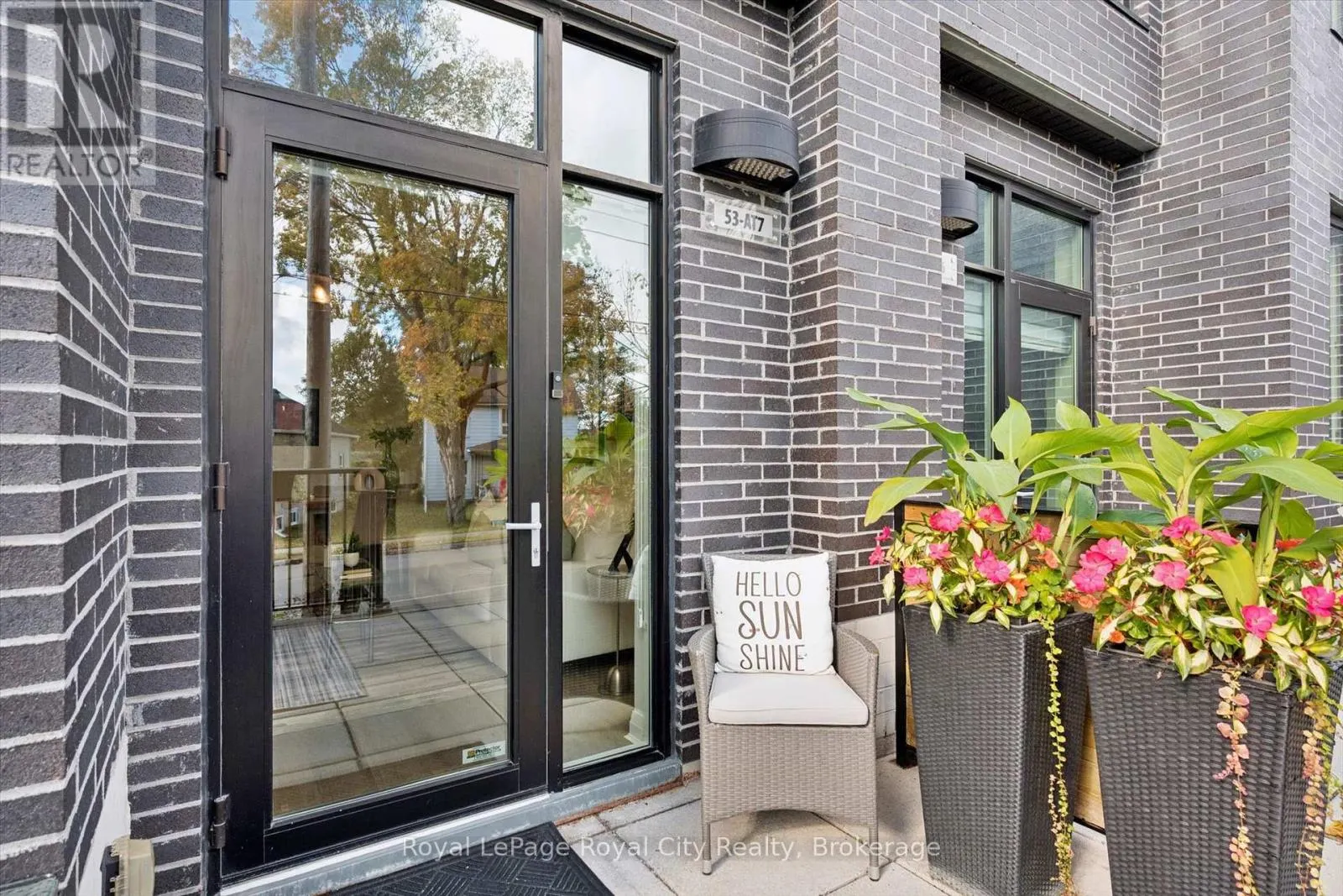 AT7 - 53 ARTHUR STREET S #AT7