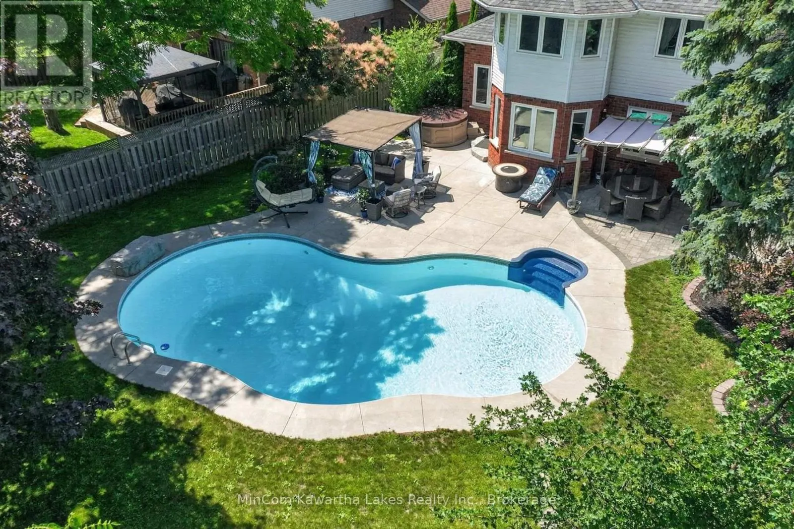 1947 PARKWOOD CIRCLE