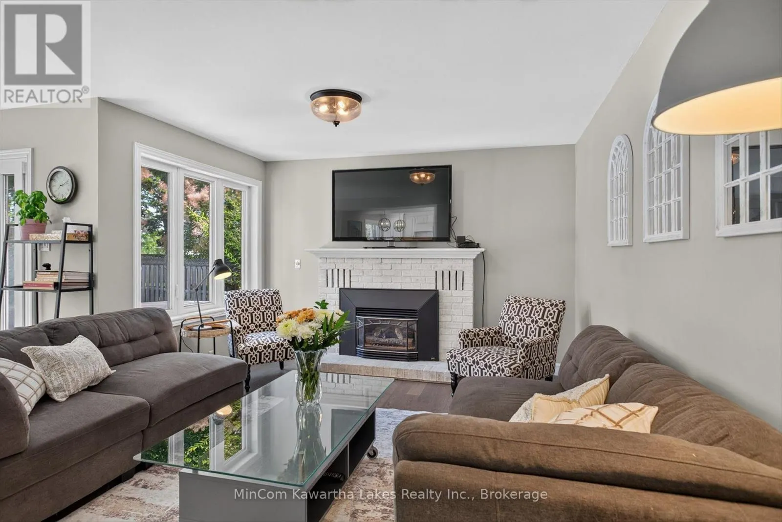 1947 PARKWOOD CIRCLE