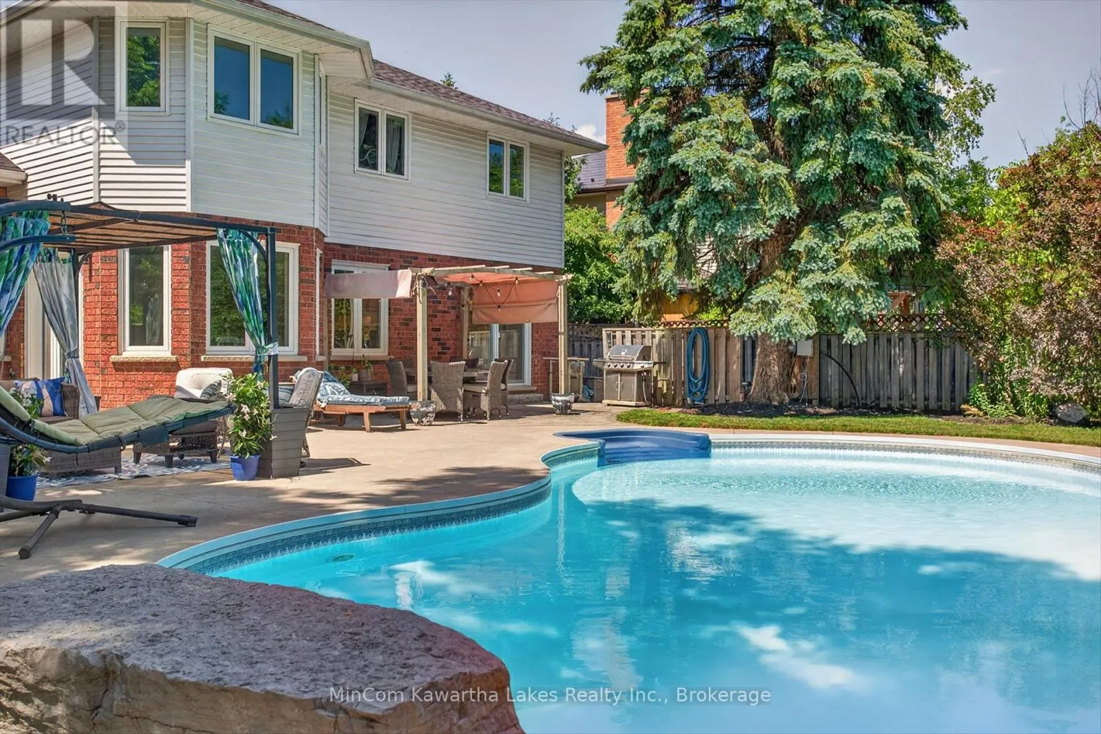 1947 PARKWOOD CIRCLE