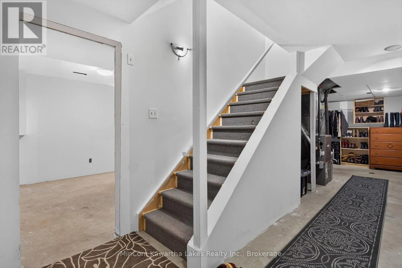 1947 PARKWOOD CIRCLE