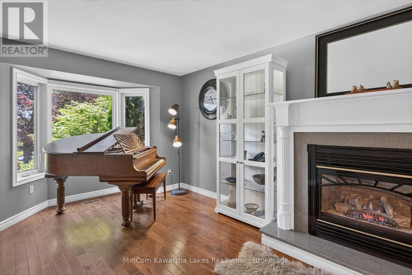 1947 PARKWOOD CIRCLE