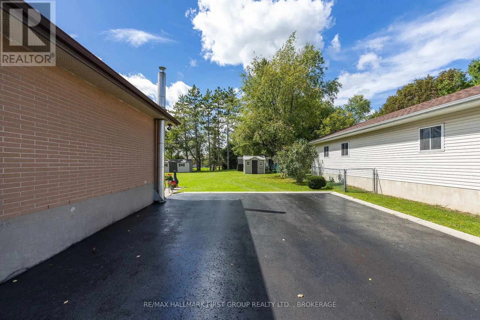 1449 AVONDALE CRESCENT