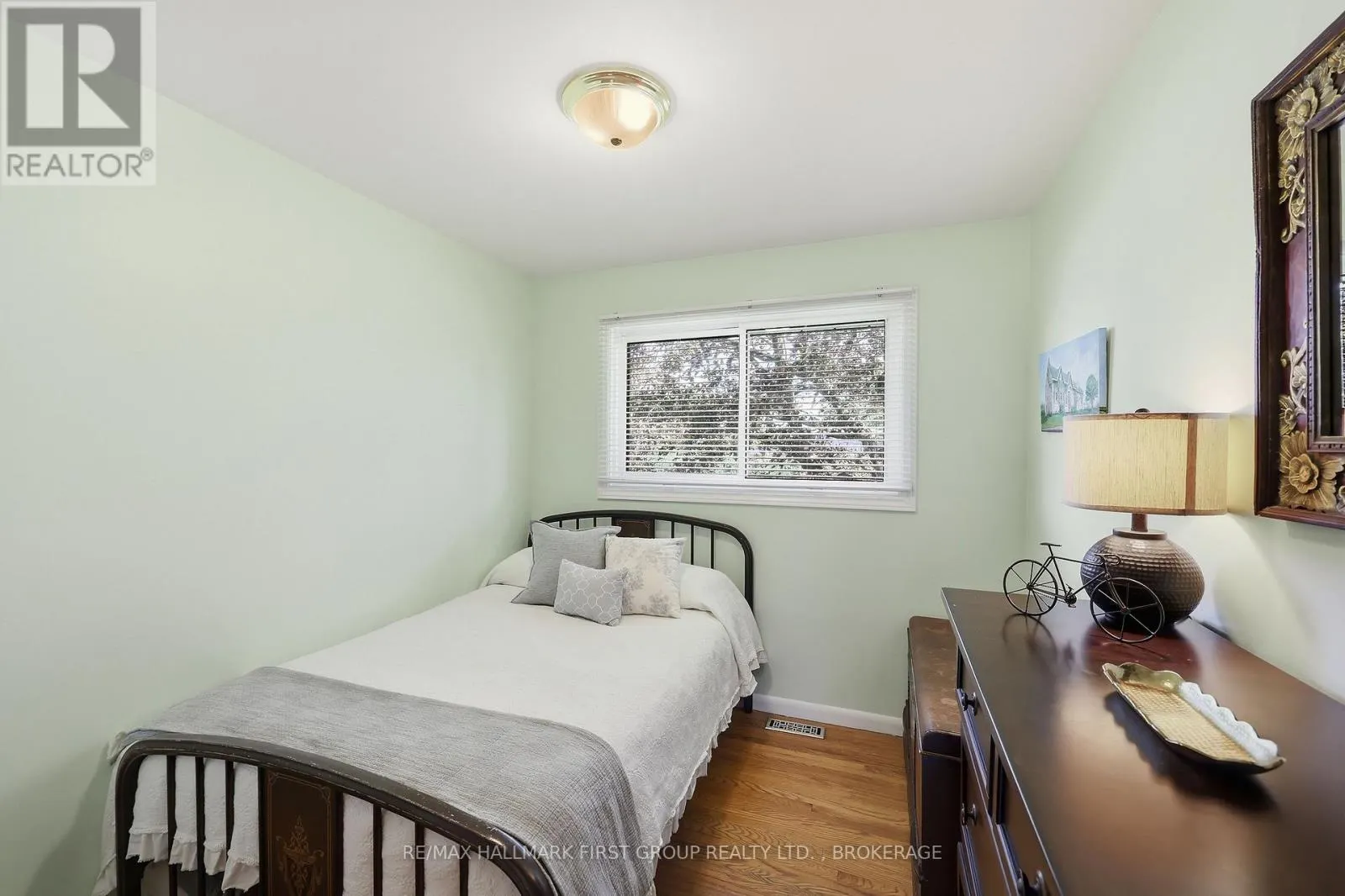 1449 AVONDALE CRESCENT