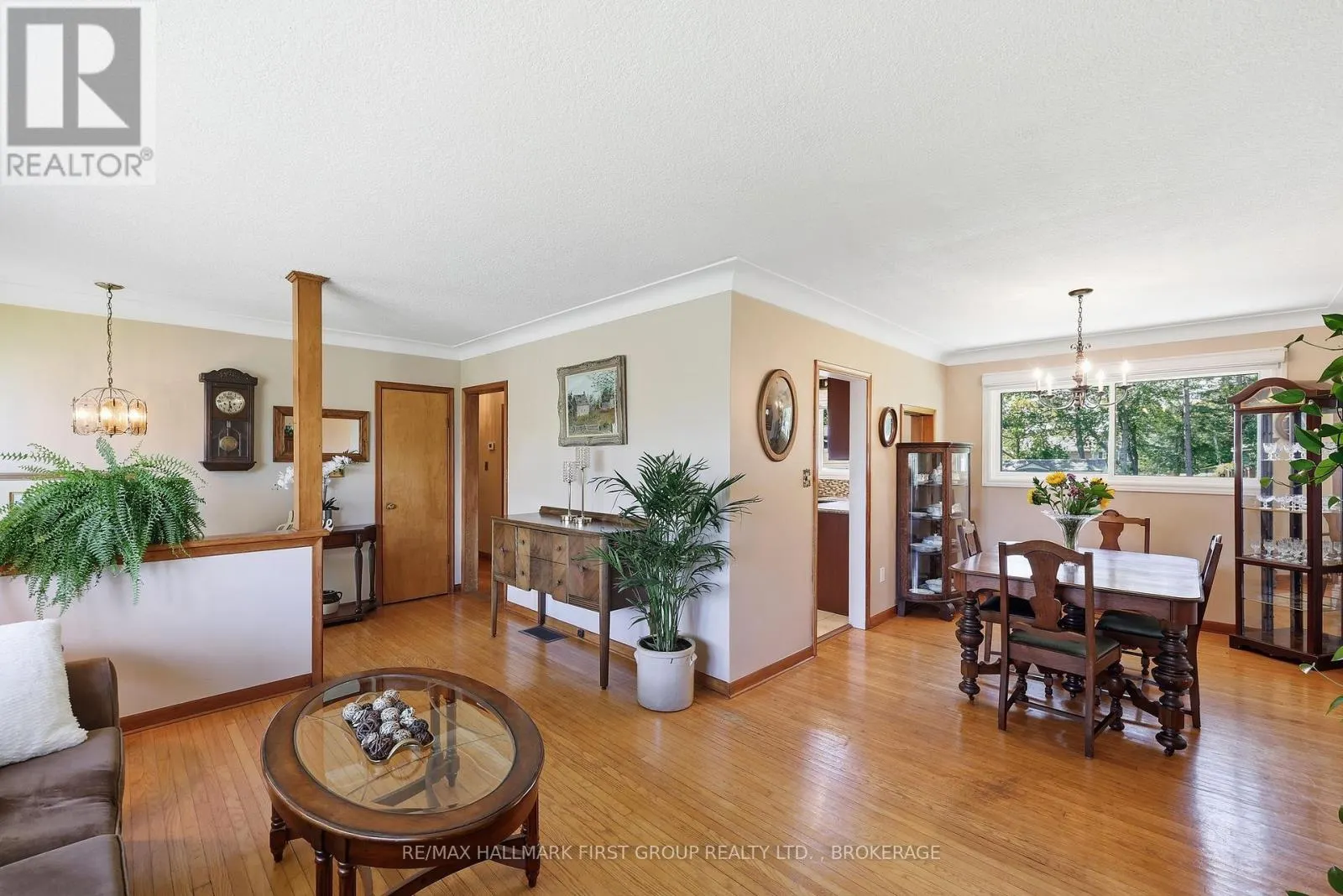 1449 AVONDALE CRESCENT