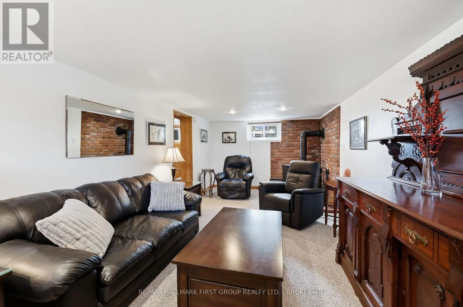 1449 AVONDALE CRESCENT