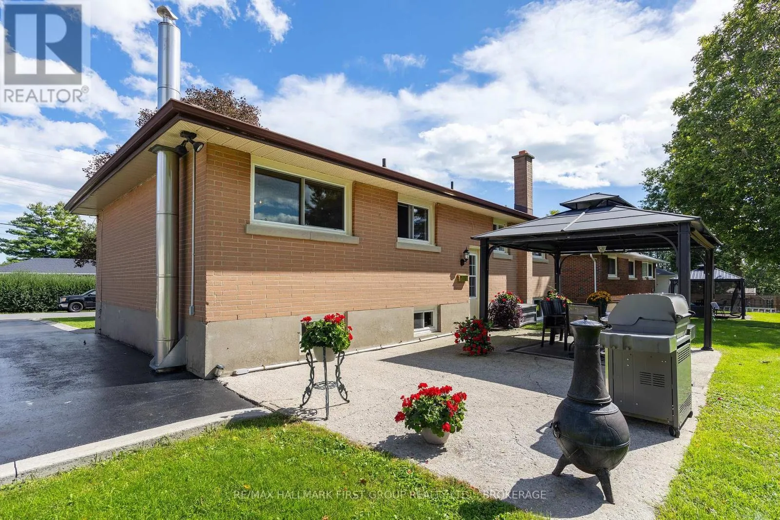 1449 AVONDALE CRESCENT