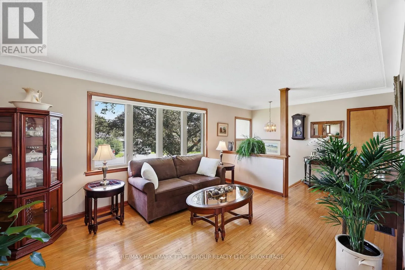 1449 AVONDALE CRESCENT