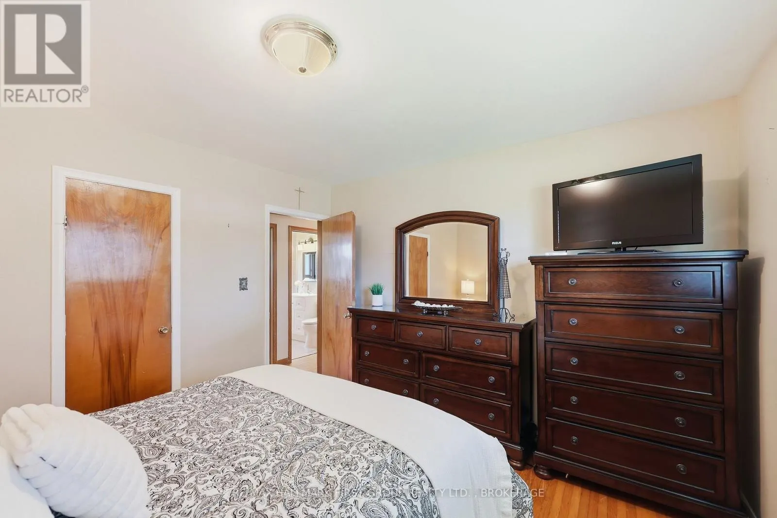 1449 AVONDALE CRESCENT