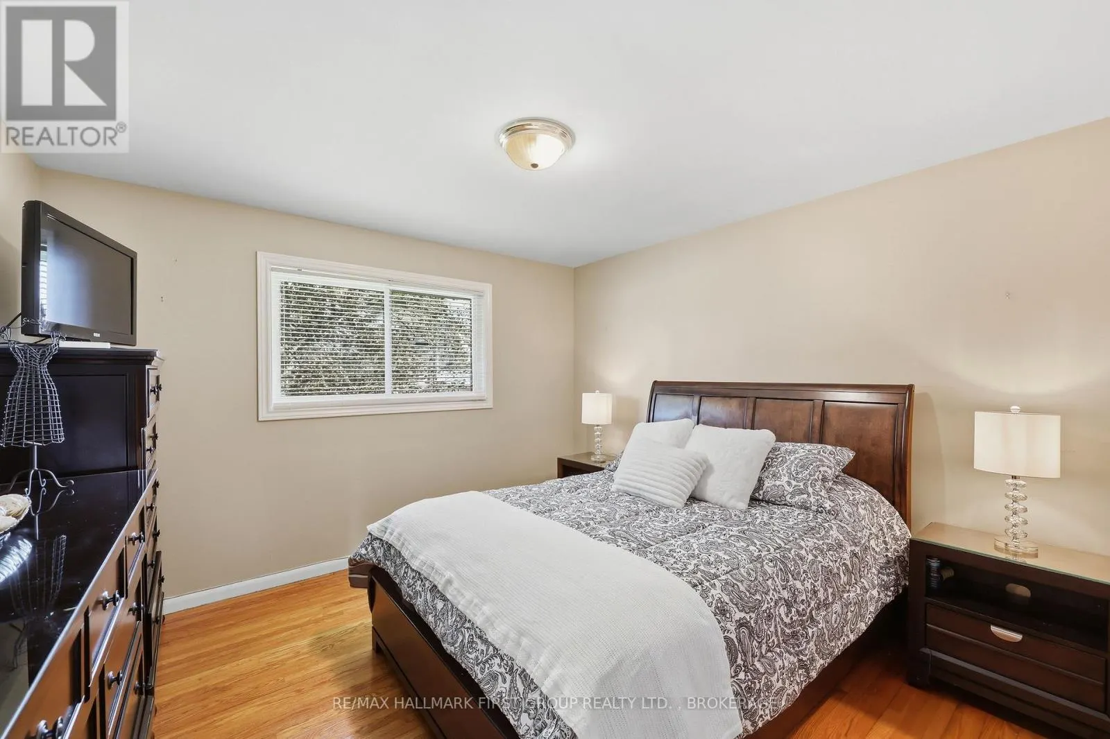 1449 AVONDALE CRESCENT
