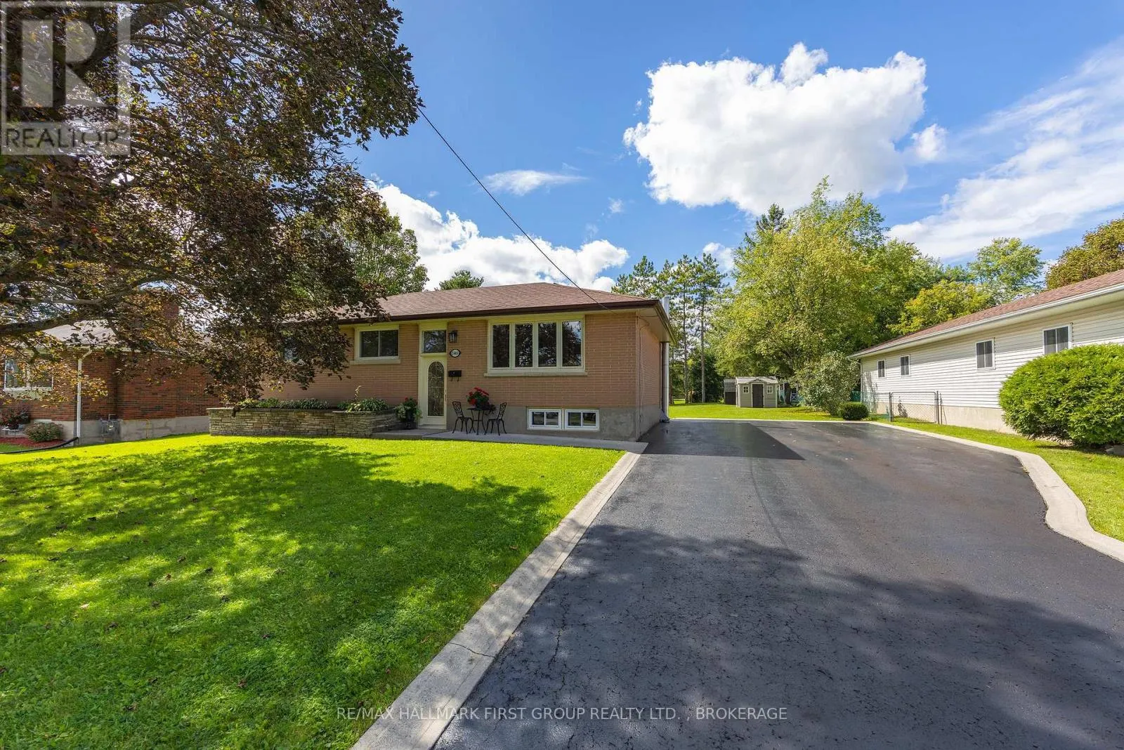 1449 AVONDALE CRESCENT