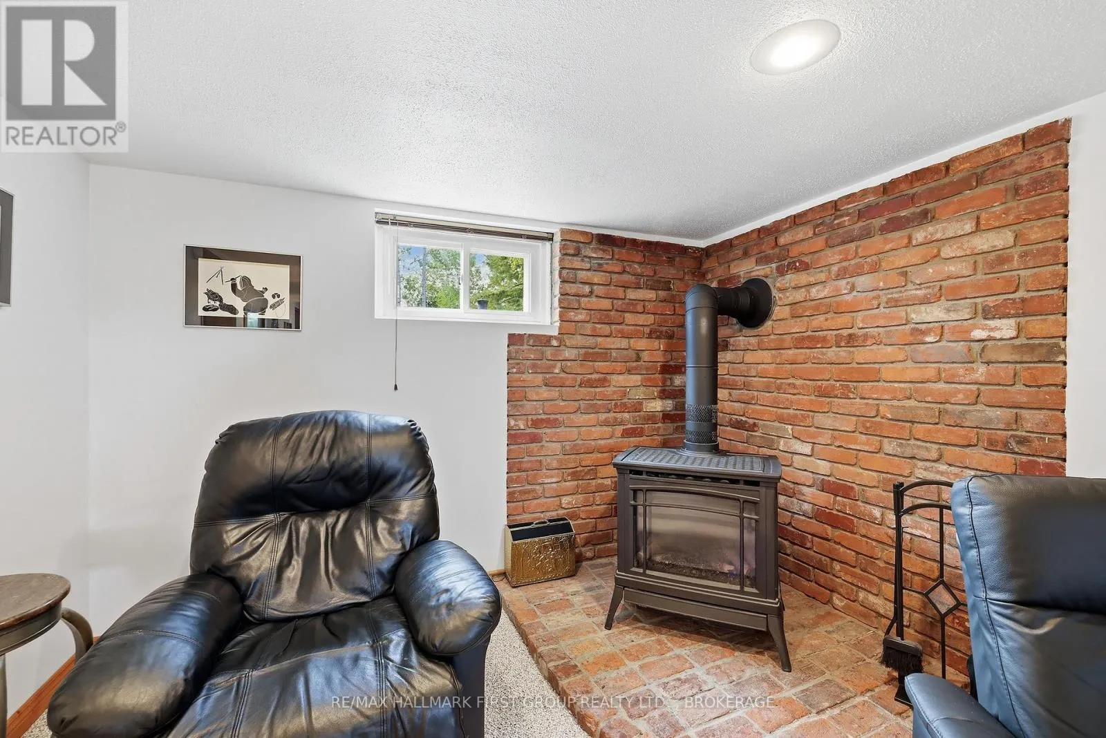 1449 AVONDALE CRESCENT