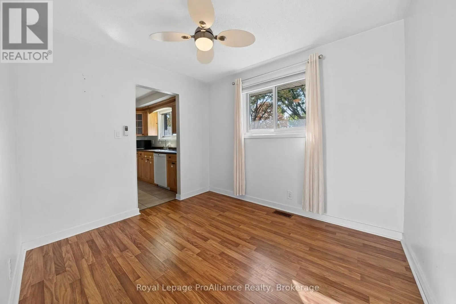 26 LEXINGTON CRESCENT