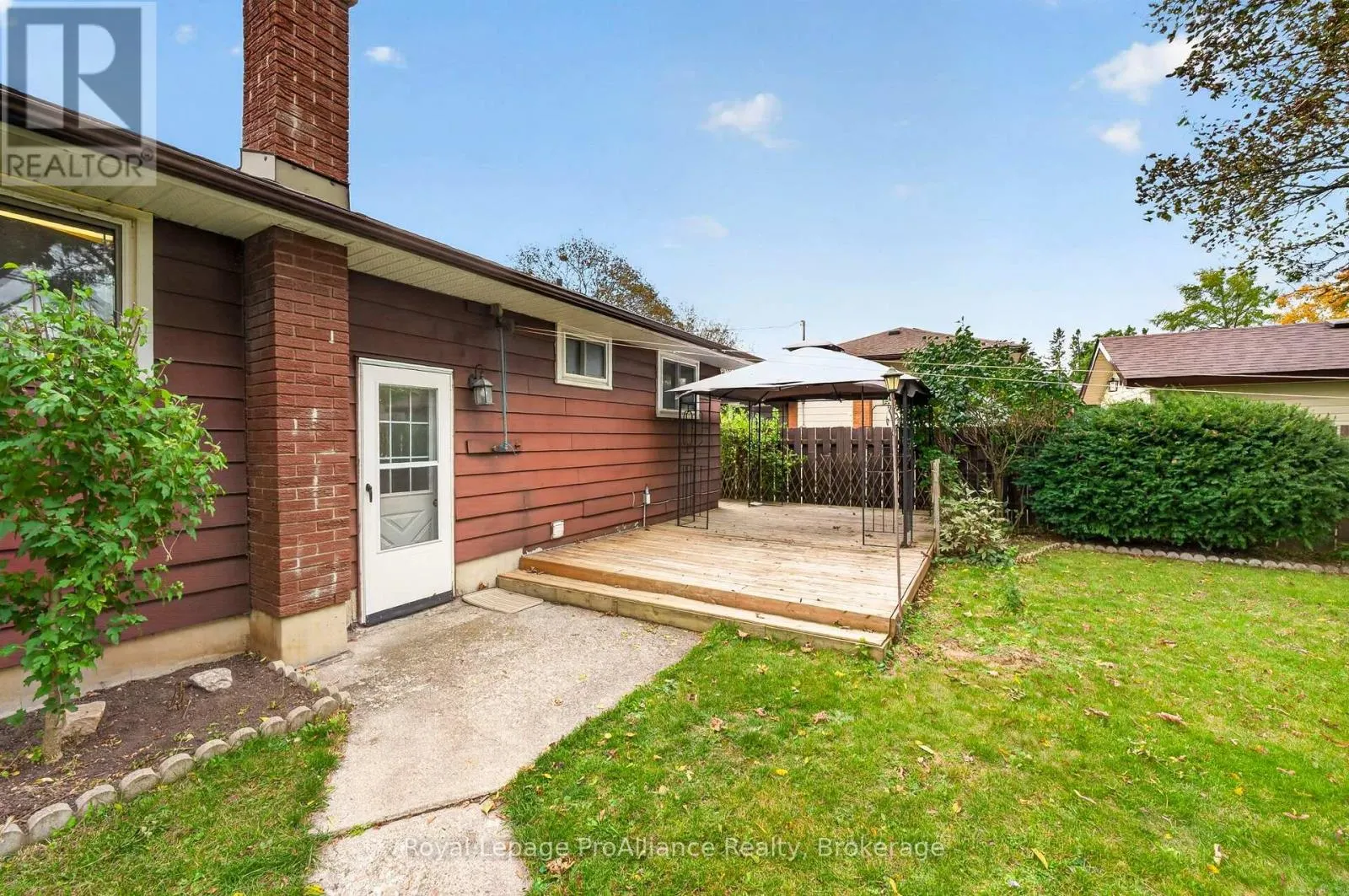 26 LEXINGTON CRESCENT