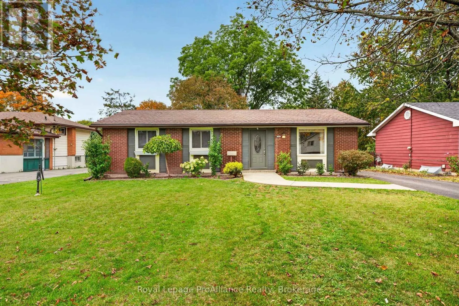 26 LEXINGTON CRESCENT