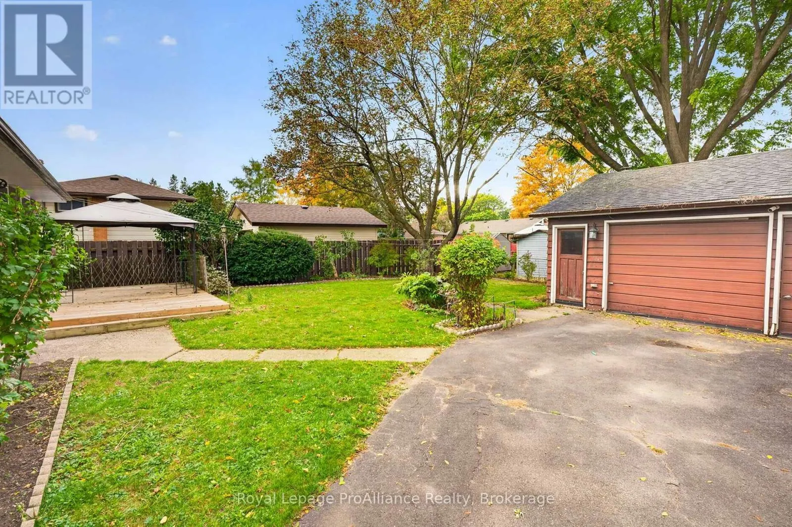 26 LEXINGTON CRESCENT