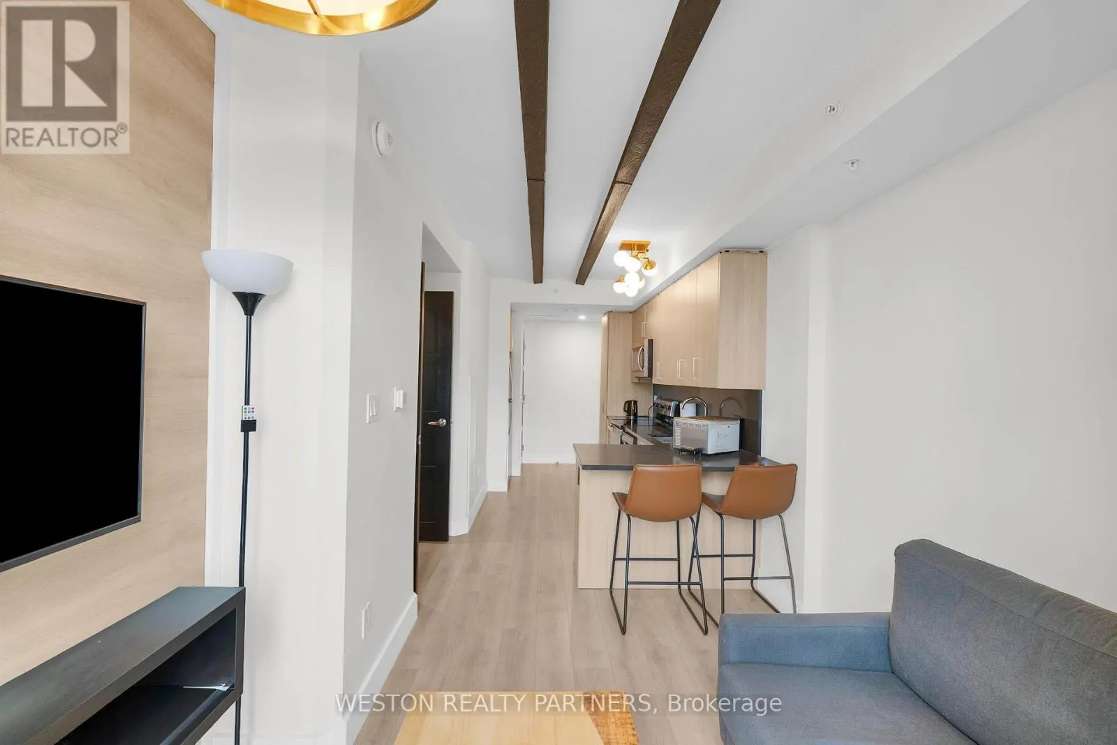 503 - 145 COLUMBIA STREET W