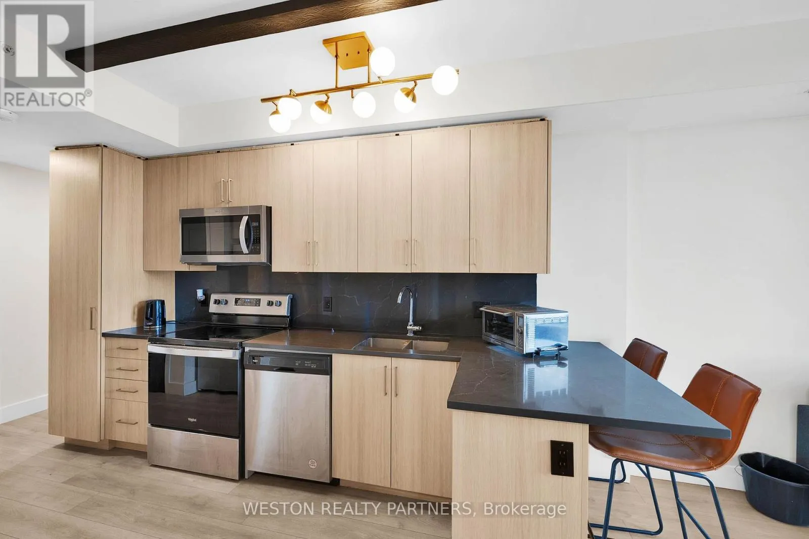 503 - 145 COLUMBIA STREET W