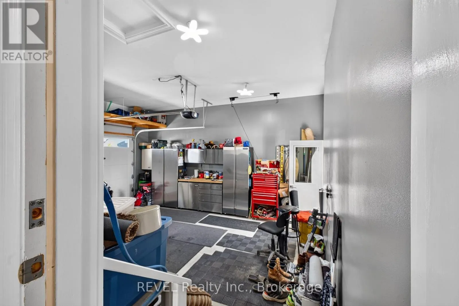 4233 VILLAGE CREEK DRIVE