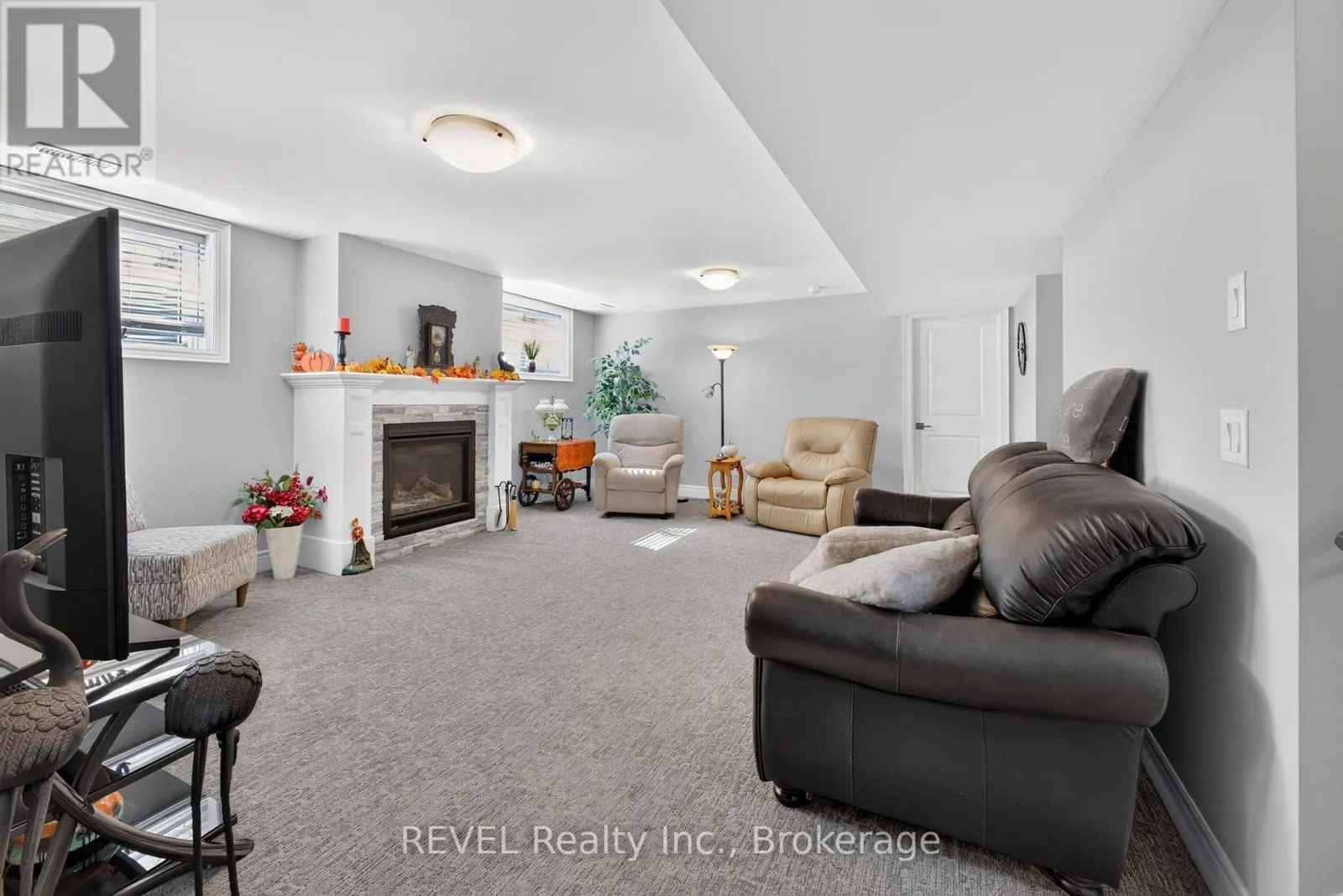4233 VILLAGE CREEK DRIVE