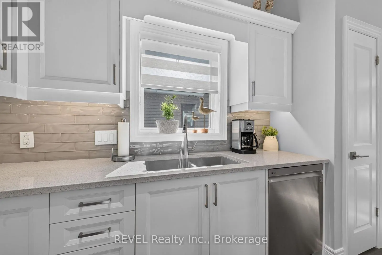 4233 VILLAGE CREEK DRIVE