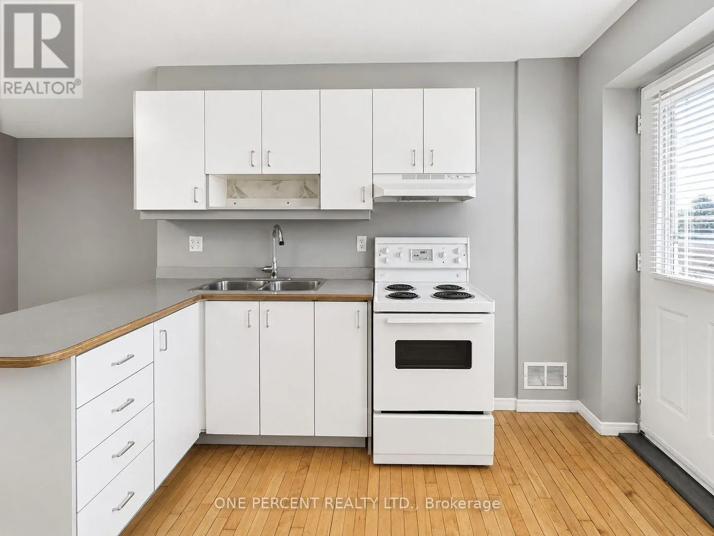 2 - 548 CONCESSION AVENUE SE