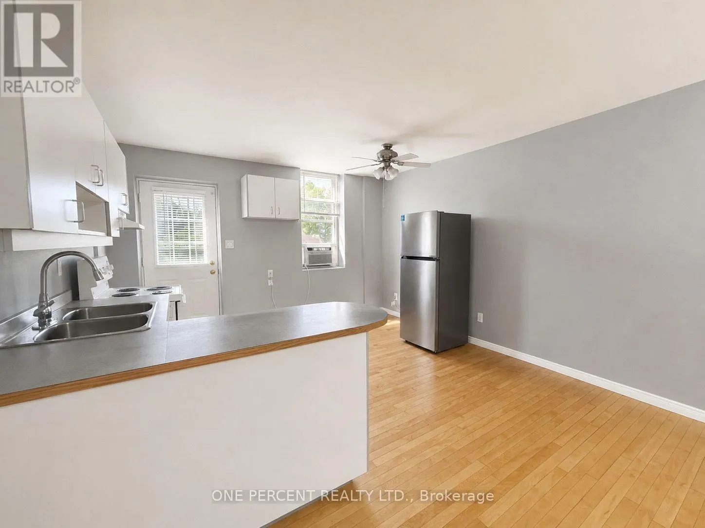 2 - 548 CONCESSION AVENUE SE