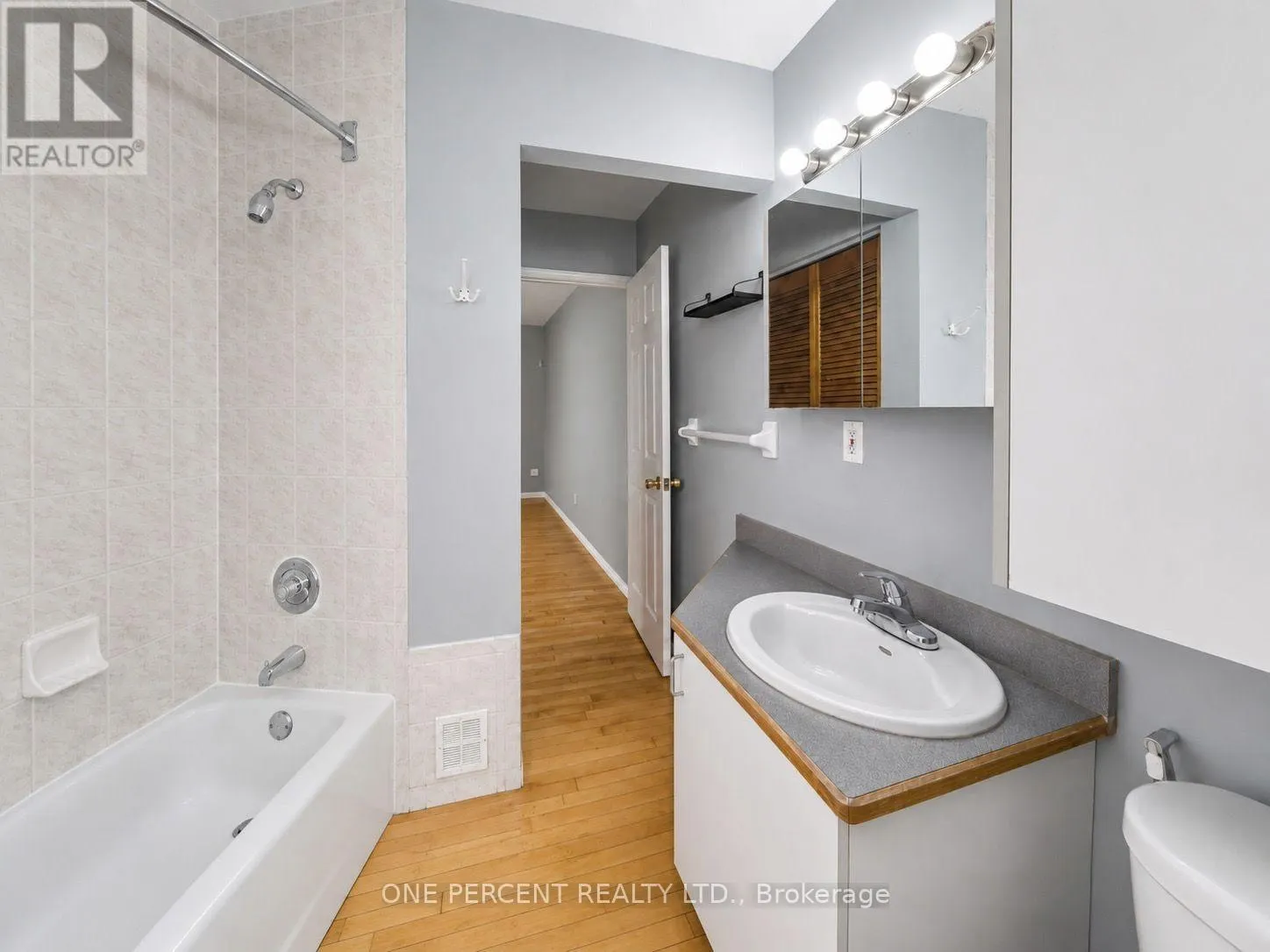2 - 548 CONCESSION AVENUE SE