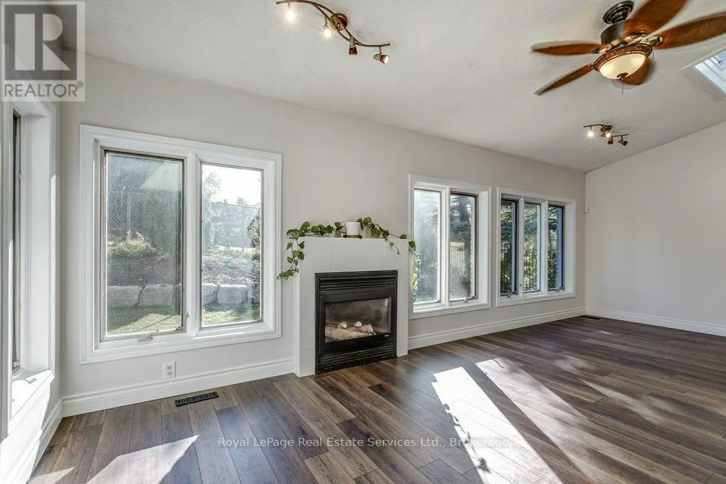 22 DAFFODIL CRESCENT