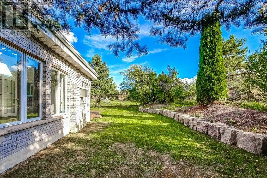 22 DAFFODIL CRESCENT
