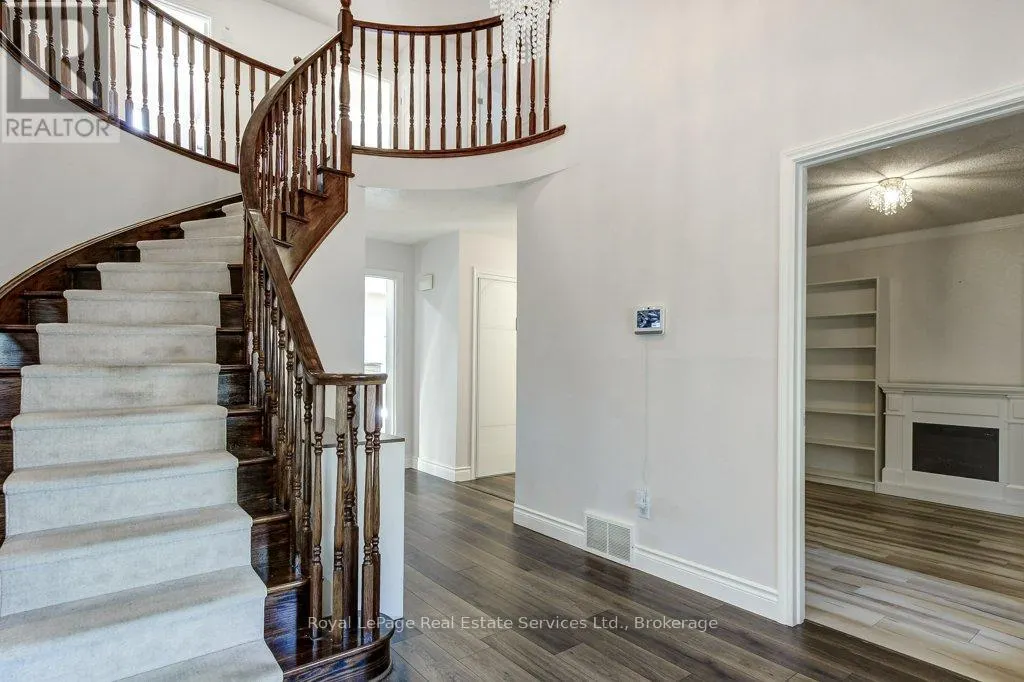 22 DAFFODIL CRESCENT