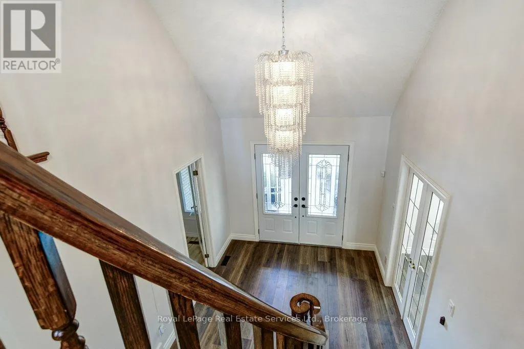 22 DAFFODIL CRESCENT