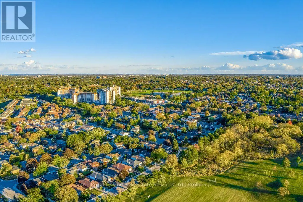22 DAFFODIL CRESCENT