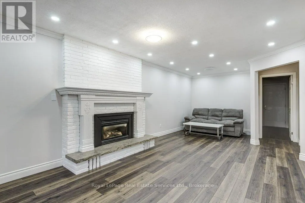 22 DAFFODIL CRESCENT
