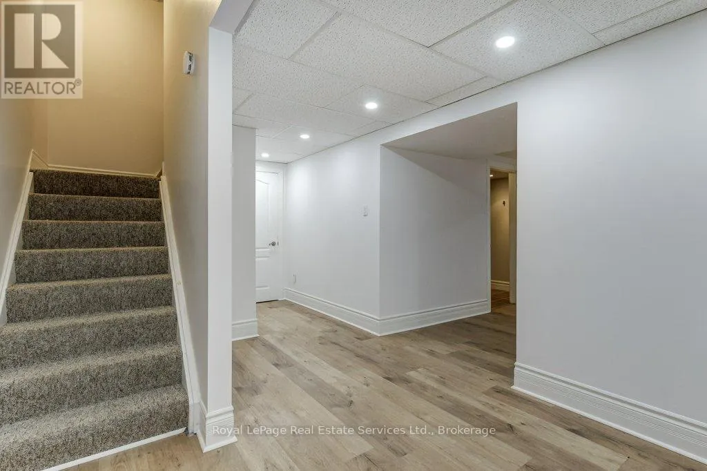 22 DAFFODIL CRESCENT