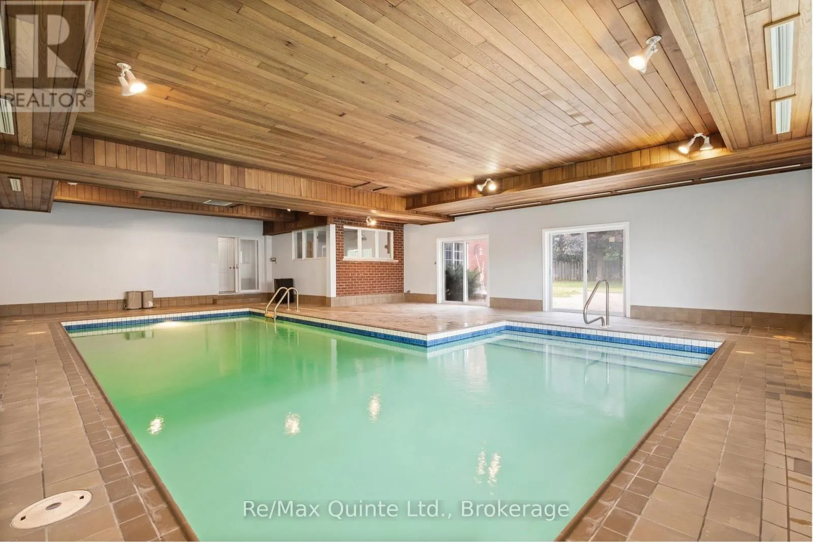 17 APPLEWOOD COURT