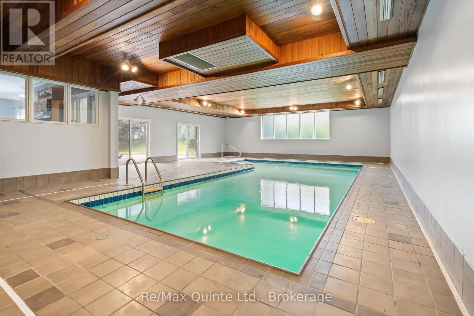 17 APPLEWOOD COURT