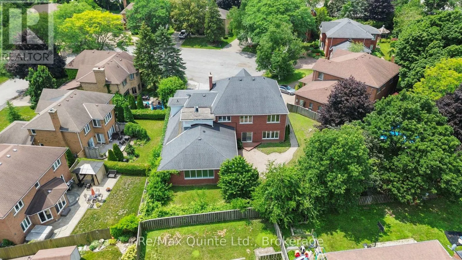17 APPLEWOOD COURT