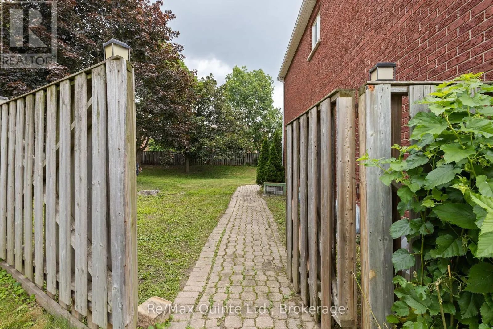 17 APPLEWOOD COURT