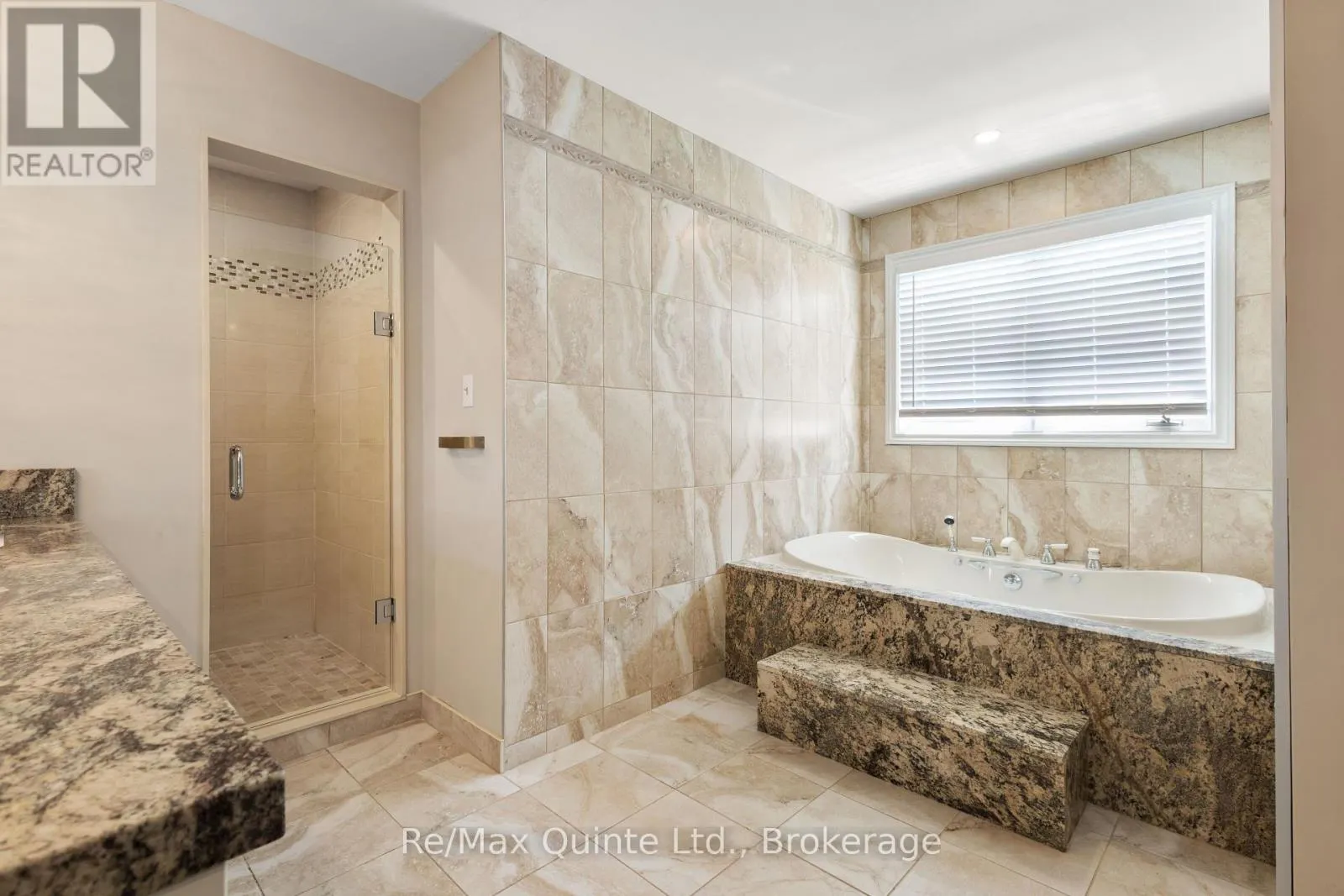 17 APPLEWOOD COURT
