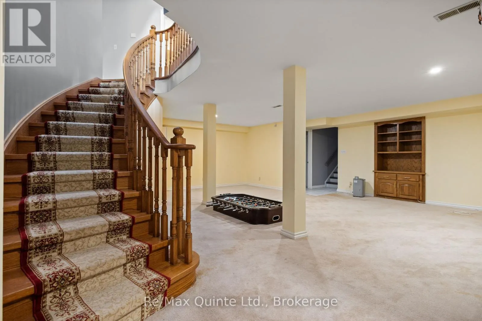 17 APPLEWOOD COURT