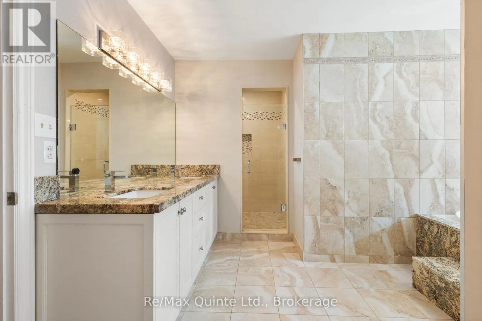 17 APPLEWOOD COURT
