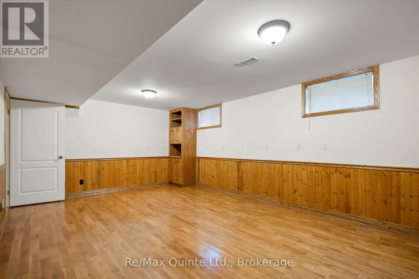 17 APPLEWOOD COURT